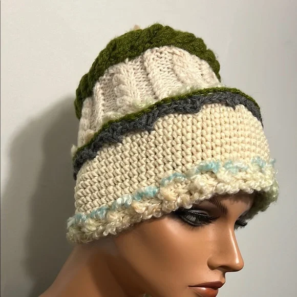 Handcrafted Cream and Green Knit Hat display picture 1